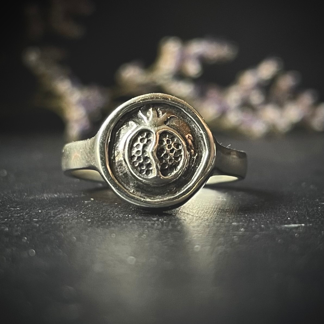 MEMENTO MORI. :: Signet ring :: PERSEPHONE no.1