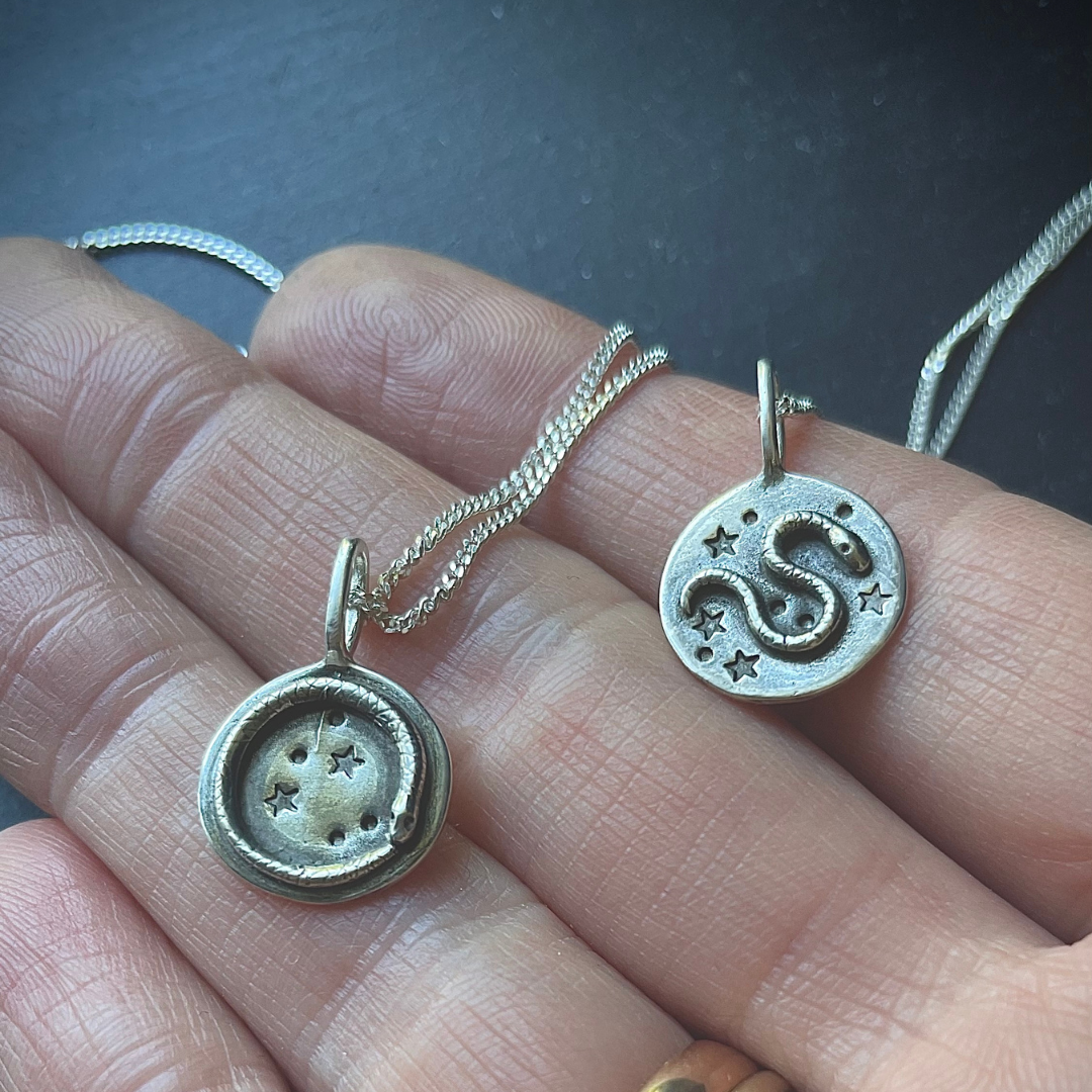 SERPENT SISTERS  ::  Sybil with stars