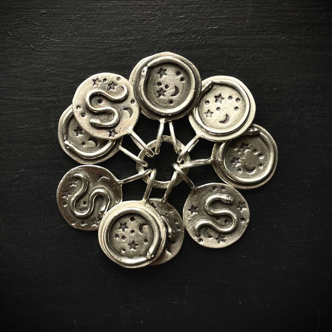 SERPENT SISTERS  ::  Sybil with stars