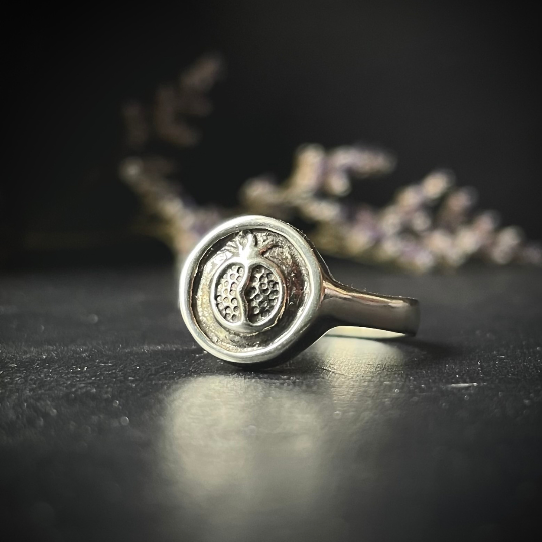 MEMENTO MORI. ::  Signet ring  ::  PERSEPHONE no.1