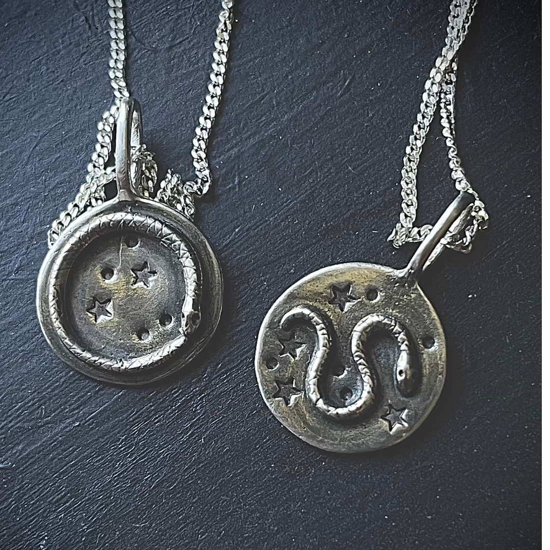 SERPENT SISTERS  ::  Sybil with stars