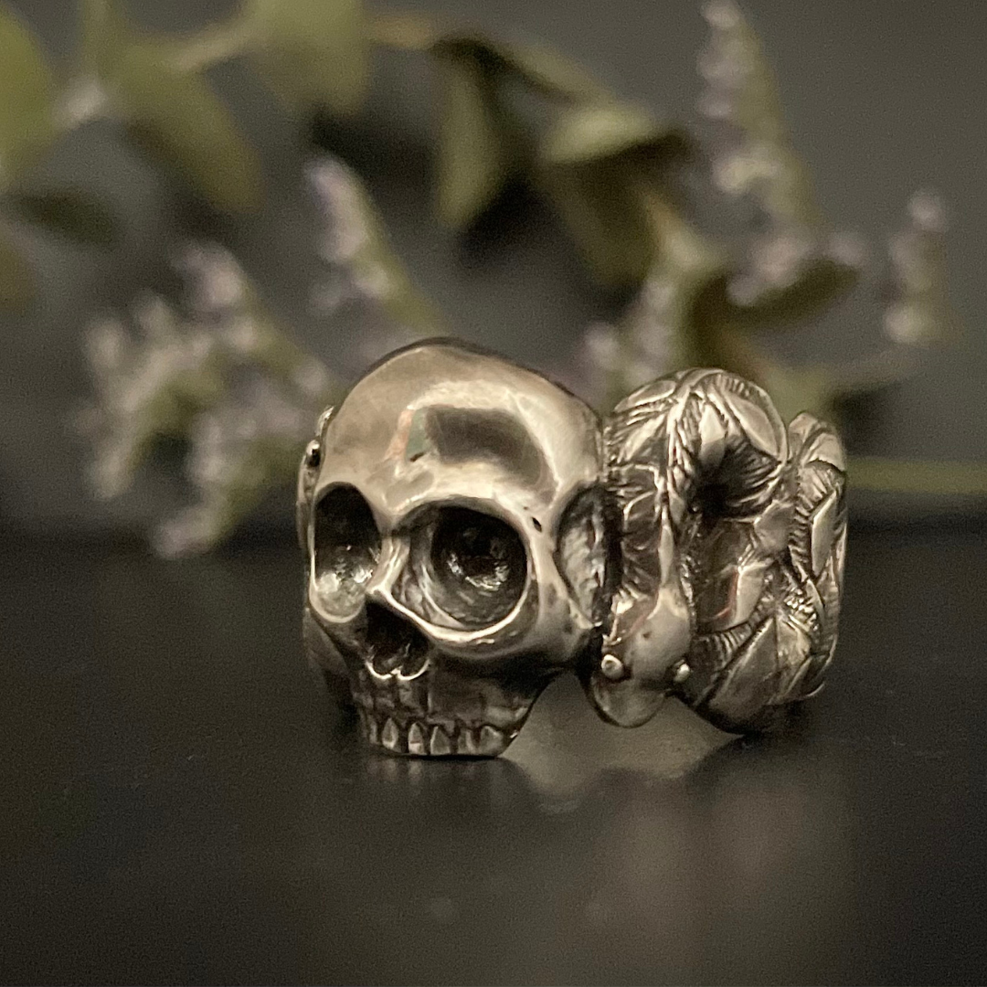 MEMENTO MORI  ::  Belle Morte No.1  ::  Serpent and Skulls Ring