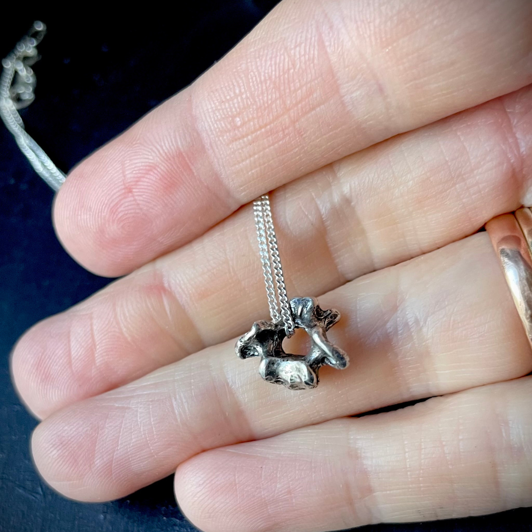 MEMENTO MORI  ::  Vertebra charm