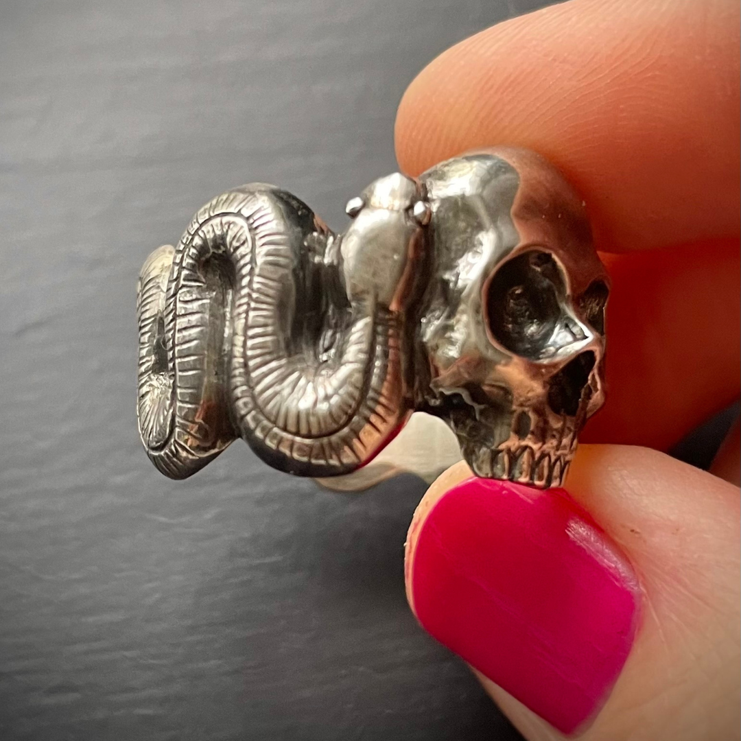 MEMENTO MORI  ::  Belle Morte No.1  ::  Serpent and Skulls Ring