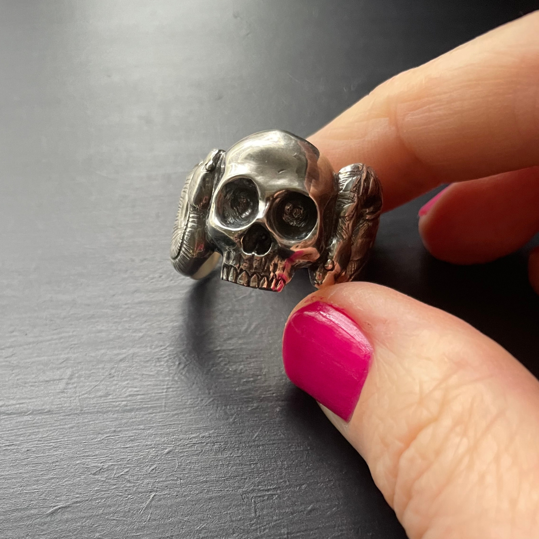 MEMENTO MORI  ::  Belle Morte No.1  ::  Serpent and Skulls Ring