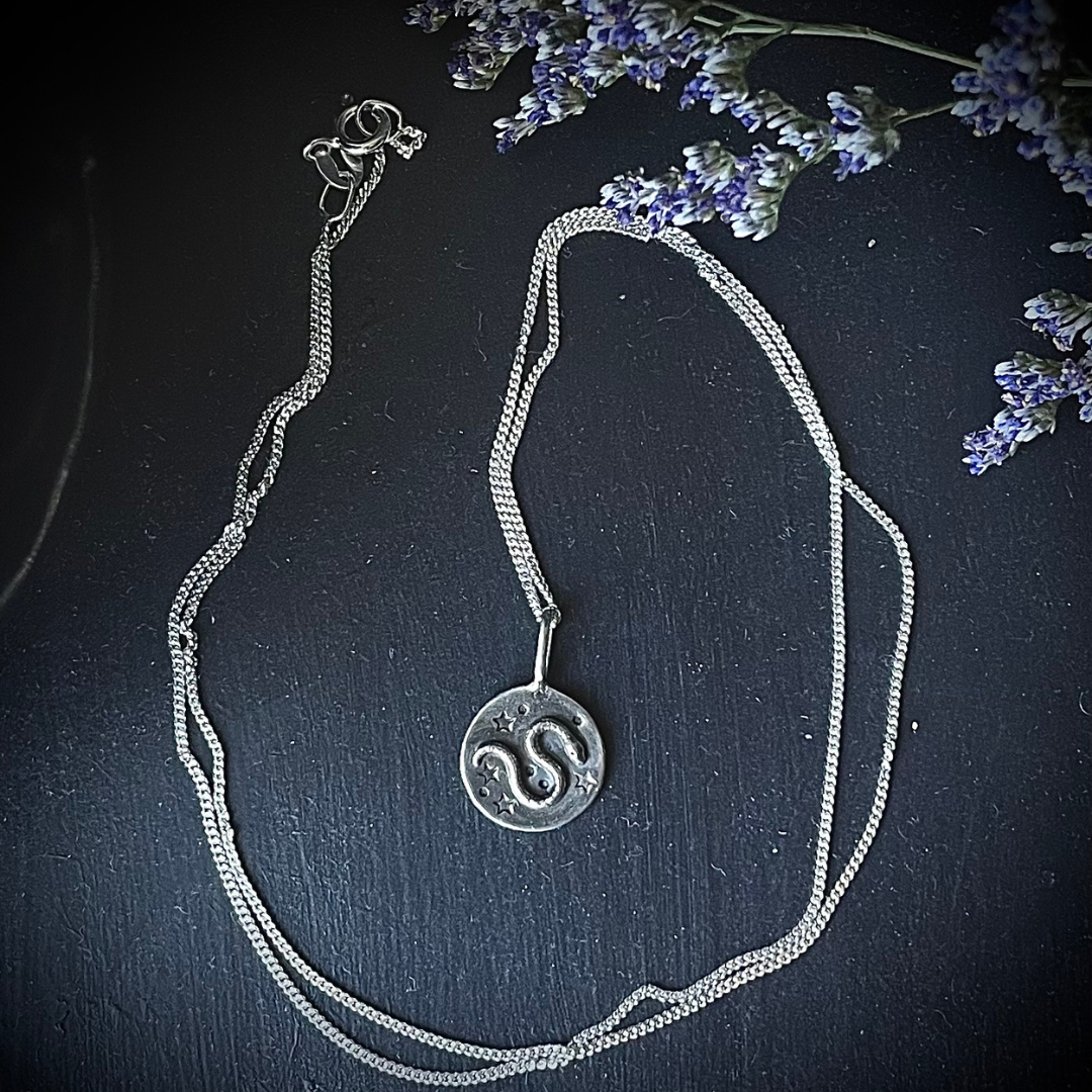 SERPENT SISTERS  ::  Sybil with stars