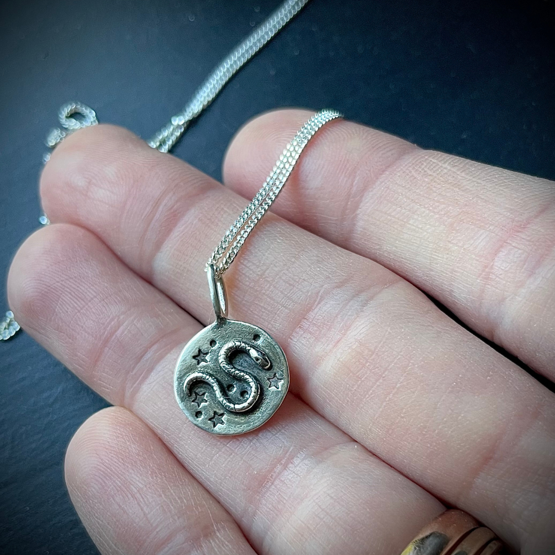 SERPENT SISTERS  ::  Sybil with stars