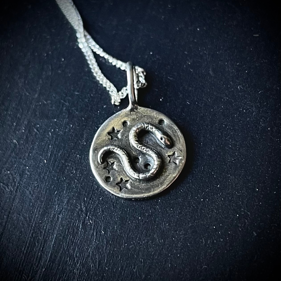 SERPENT SISTERS  ::  Sybil with stars