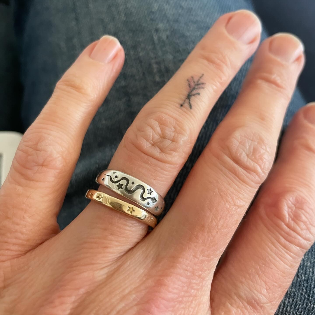 SERPENT SISTERS  ::  Leonie